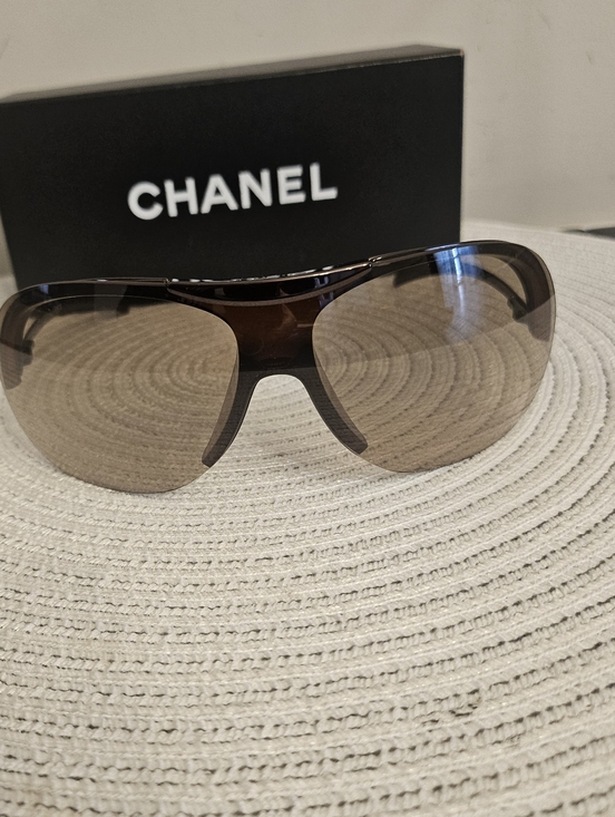 CHANEL Accessories - Chanel Shield Sunglasses Brown Tortoiseshell Gradient Lens Logo Italy